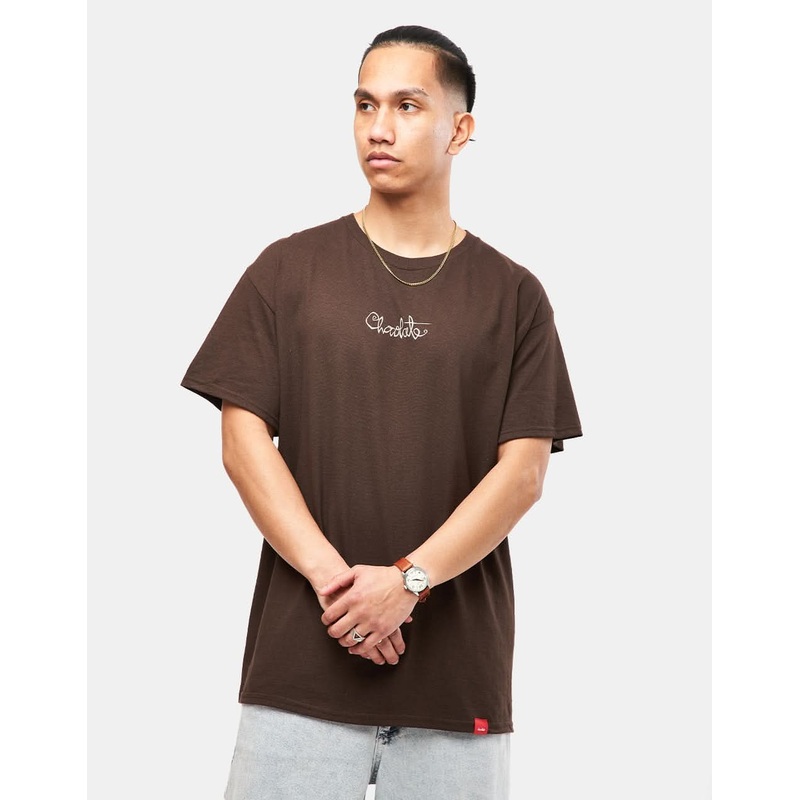 Chocolate 94 Script T-Shirt – Dark Chocolate