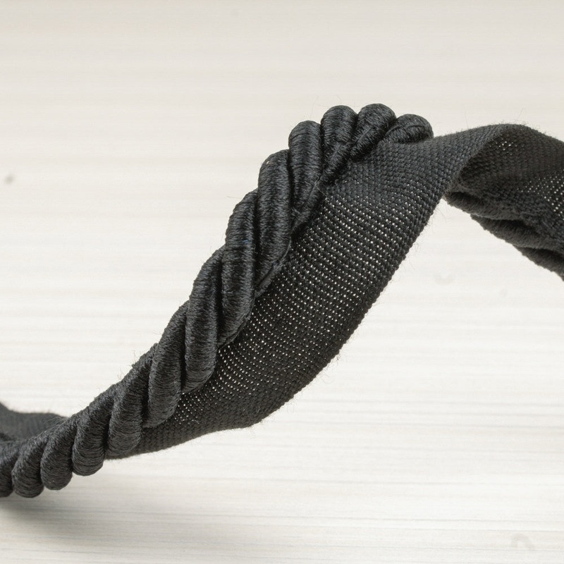 Lip cord 3/8 po (1 cm) Black