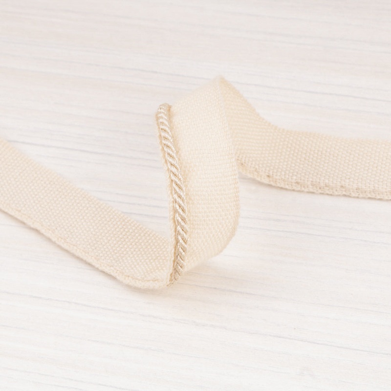 Lip cord  po (0.30 cm) Sand